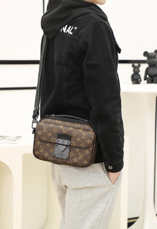 LC713 – Louis Vuitton 𝐒 𝐋𝐎𝐂𝐊 M45806 Top Quality
