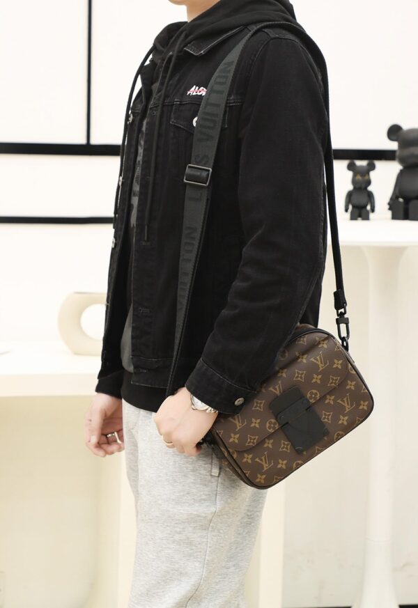 LC713 – Louis Vuitton 𝐒 𝐋𝐎𝐂𝐊 M45806 Top Quality