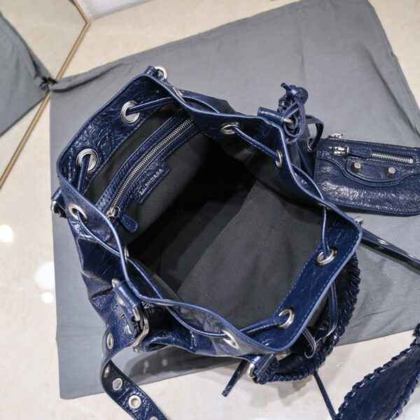 Le Cagole Small Bucket Bag In Black/Dark Blue/Sliver Tone For Women 11.8in/30 cm 7024321VG9Y1000