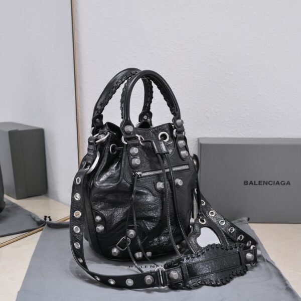Le Cagole Small Bucket Bag In Black/Dark Blue/Sliver Tone For Women 11.8in/30 cm 7024321VG9Y1000