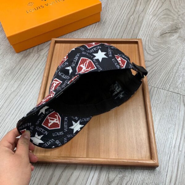 Louis Vuitton Be My Cap In Black