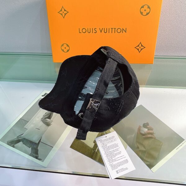 Louis Vuitton Be My Cap In Black
