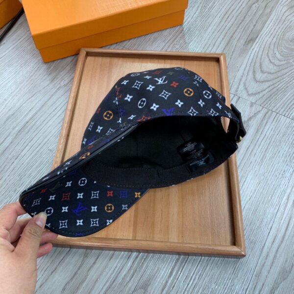 Louis Vuitton Be My Cap In Black