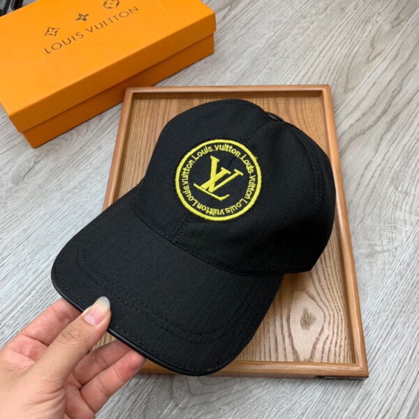 Louis Vuitton Be My Cap In Black