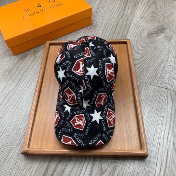 Louis Vuitton Be My Cap In Black