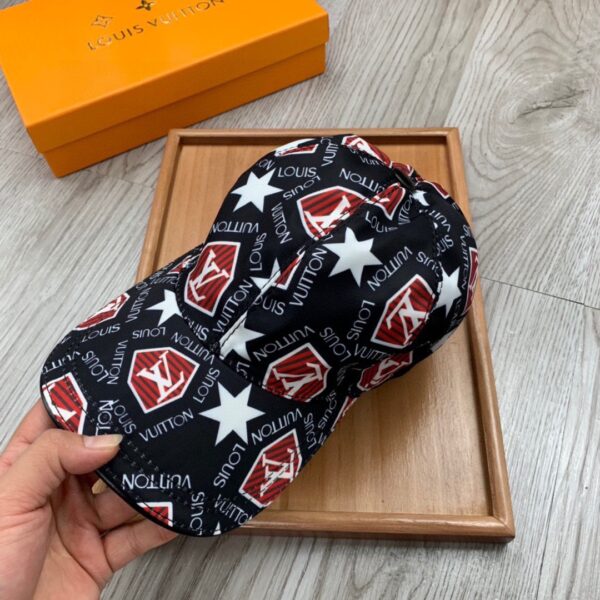 Louis Vuitton Be My Cap In Black