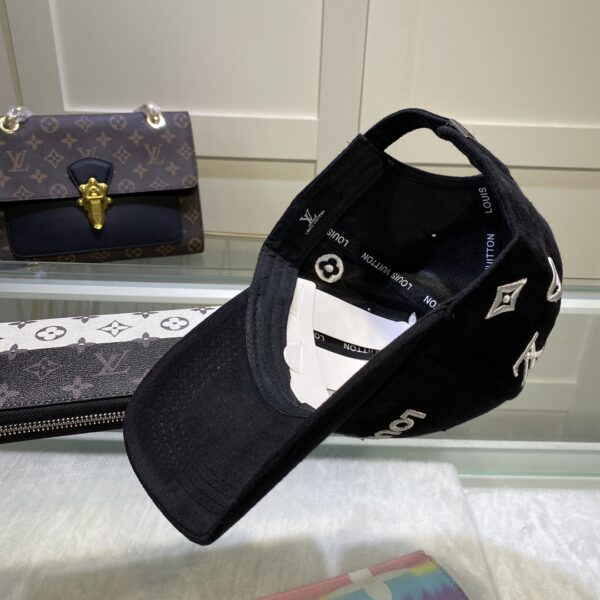 Louis Vuitton Be My Cap In Black