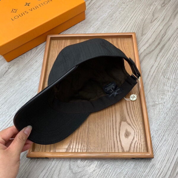 Louis Vuitton Be My Cap In Black