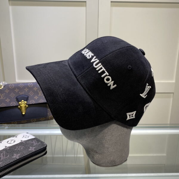 Louis Vuitton Be My Cap In Black