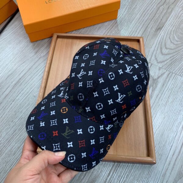 Louis Vuitton Be My Cap In Black