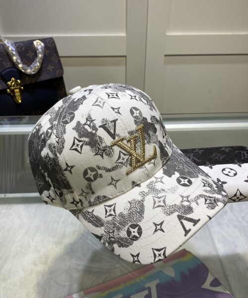 Louis Vuitton Be My Cap In Grey