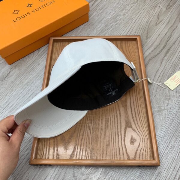Louis Vuitton Be My Cap In White