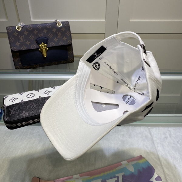 Louis Vuitton Be My Cap In White