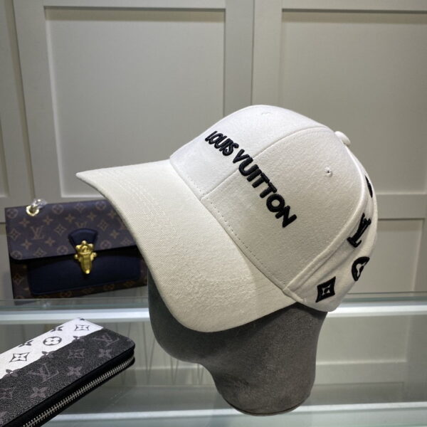 Louis Vuitton Be My Cap In White