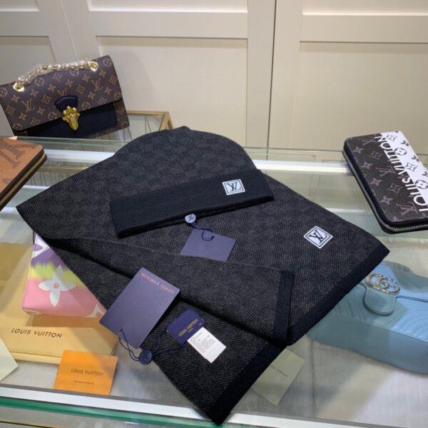 Louis Vuitton Beanie & Scarf Set In Black
