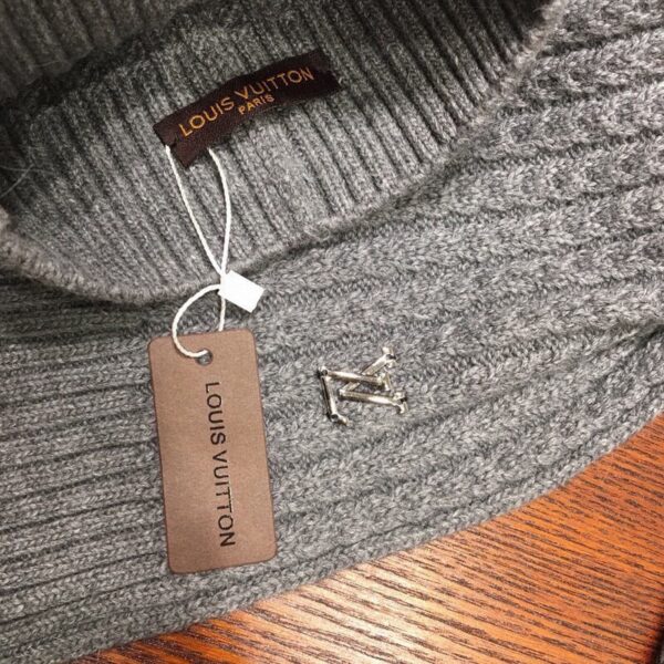 Louis Vuitton Beanie & Scarf Set In Grey