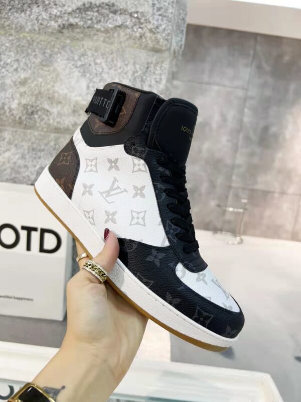 Louis Vuitton Boombox Sneaker Boot Patent Monogram Material Black/White For Women LV