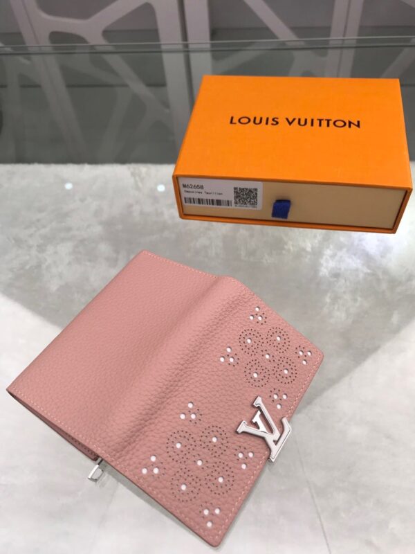 1:1 Replica Louis Vuitton Capucines Sweet Brogues Taurillon Pink For Women, Women's Wallets 5.3in/13.5cm LV 