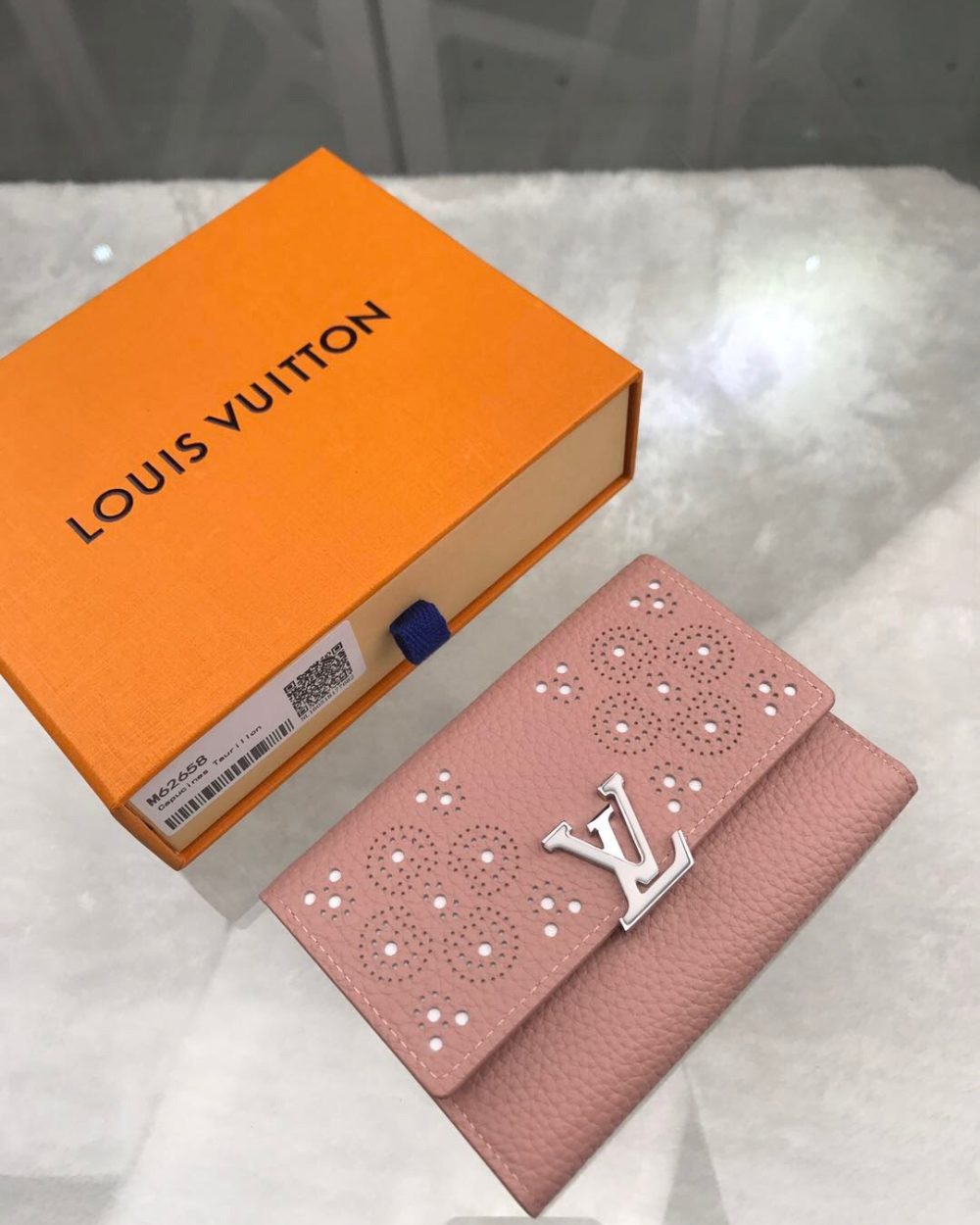 1:1 Replica Louis Vuitton Capucines Sweet Brogues Taurillon Pink For Women, Women's Wallets 5.3in/13.5cm LV