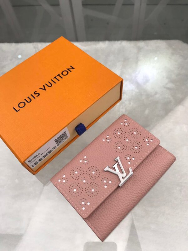 1:1 Replica Louis Vuitton Capucines Sweet Brogues Taurillon Pink For Women, Women's Wallets 5.3in/13.5cm LV 