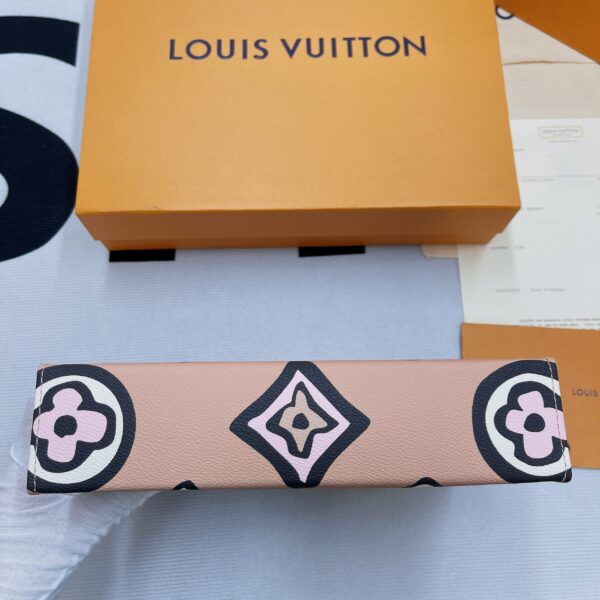 1:1 Replica Louis Vuitton Cosmetic Toiletry Pouch 26 Waxed Monogram Canvas Beige  For Women, Women's Wallets 9.8in/25cm LV M80752