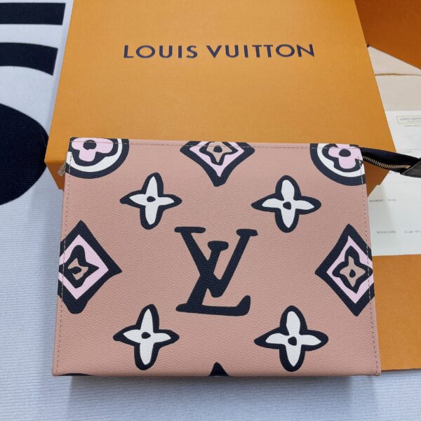 1:1 Replica Louis Vuitton Cosmetic Toiletry Pouch 26 Waxed Monogram Canvas Beige  For Women, Women's Wallets 9.8in/25cm LV M80752