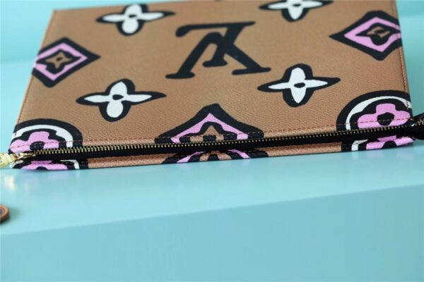 1:1 Replica Louis Vuitton Cosmetic Toiletry Pouch 26 Waxed Monogram Canvas Beige  For Women, Women's Wallets 9.8in/25cm LV M80752