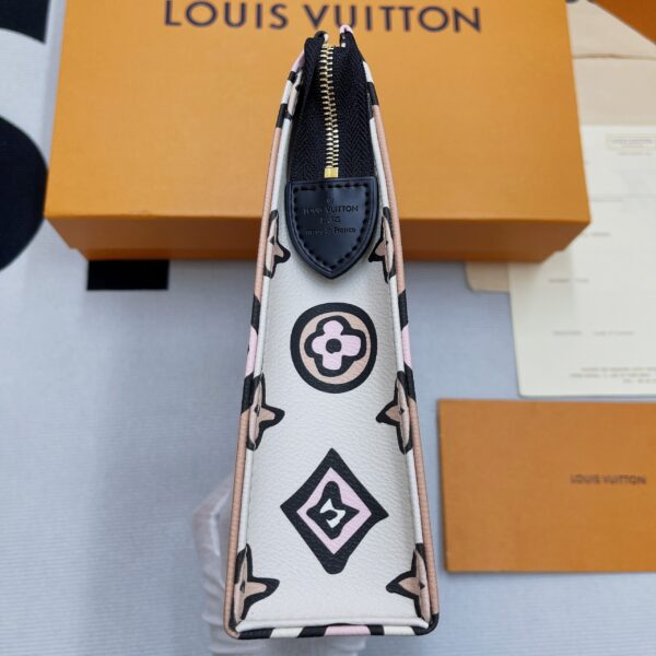 1:1 Replica Louis Vuitton Cosmetic Toiletry Pouch 26 Waxed Monogram Canvas Beige  For Women, Women's Wallets 9.8in/25cm LV M80752