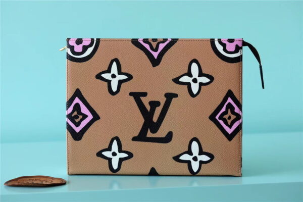 1:1 Replica Louis Vuitton Cosmetic Toiletry Pouch 26 Waxed Monogram Canvas Beige  For Women, Women's Wallets 9.8in/25cm LV M80752