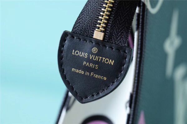1:1 Replica Louis Vuitton Cosmetic Toiletry Pouch 26 Waxed Monogram Canvas Black For Women, Women's Wallets 9.8in/25cm LV M80751