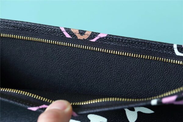 1:1 Replica Louis Vuitton Cosmetic Toiletry Pouch 26 Waxed Monogram Canvas Black For Women, Women's Wallets 9.8in/25cm LV M80751
