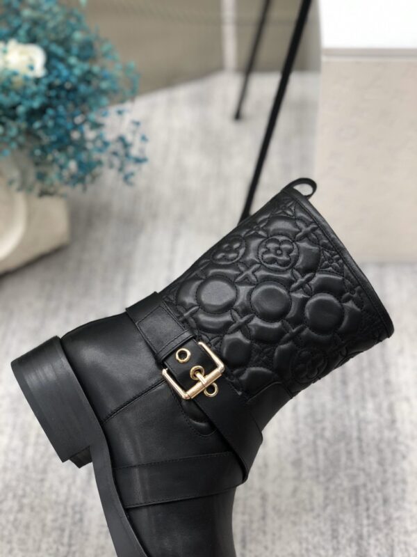 Louis Vuitton Discovery Flat Ankle Boot Black For Women LV