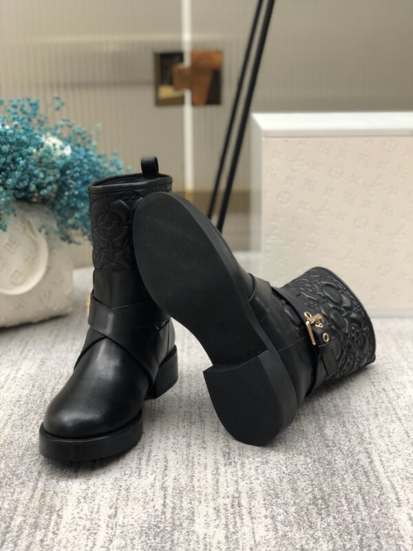 Louis Vuitton Discovery Flat Ankle Boot Black For Women LV