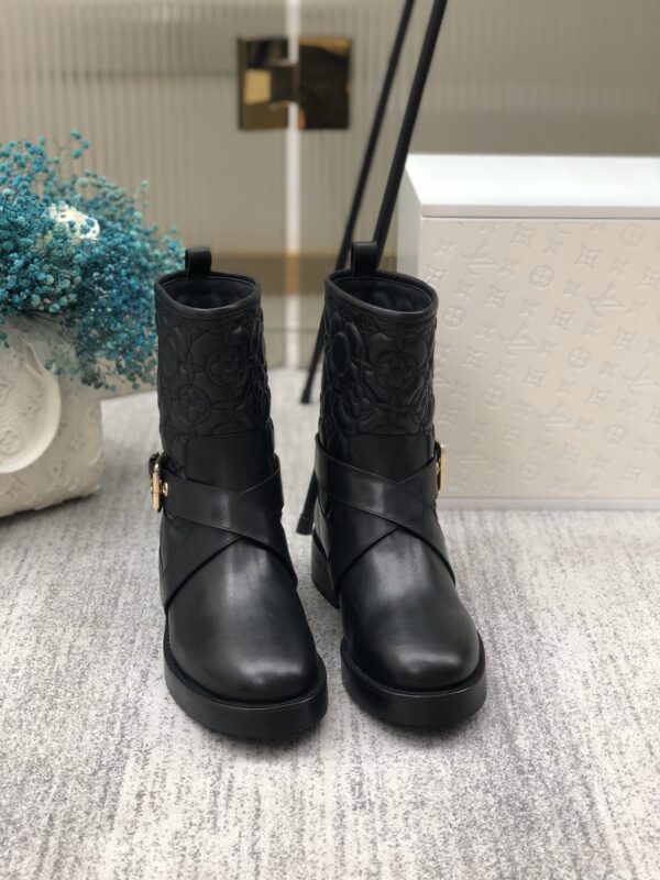 Louis Vuitton Discovery Flat Ankle Boot Black For Women LV