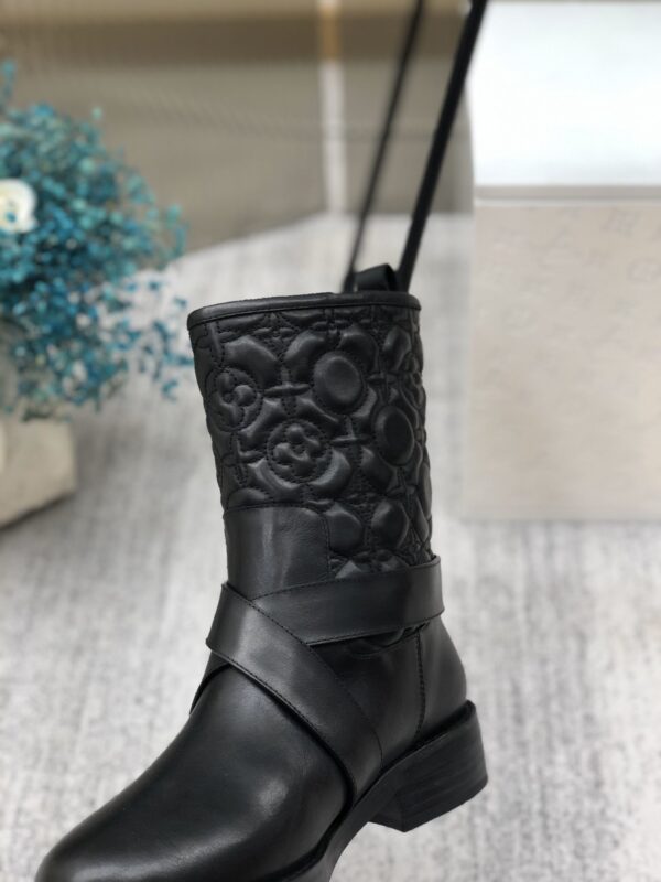 Louis Vuitton Discovery Flat Ankle Boot Black For Women LV