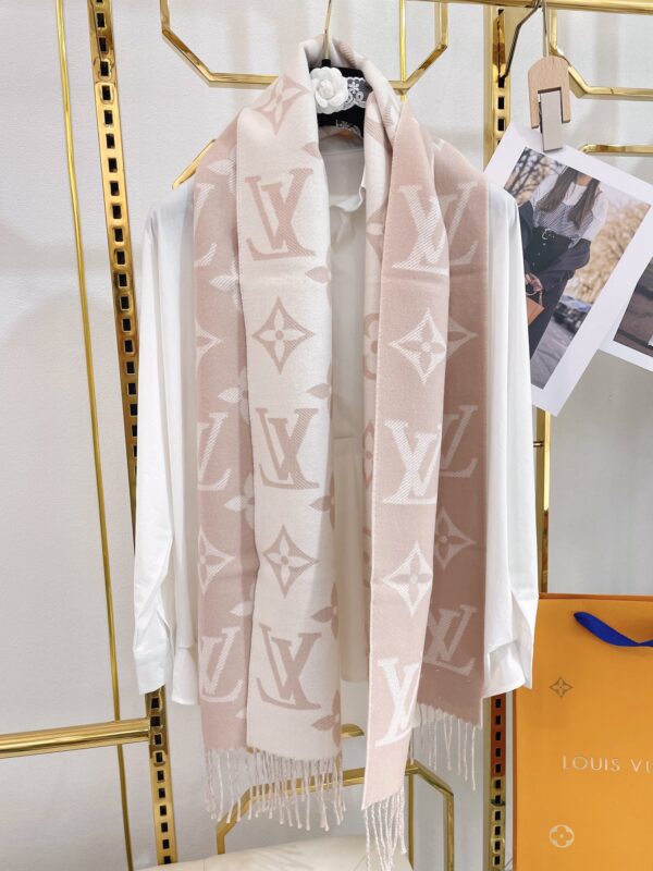 Louis Vuitton Essential Monogram Beige/Rose Scarf 180cm/71in M77854