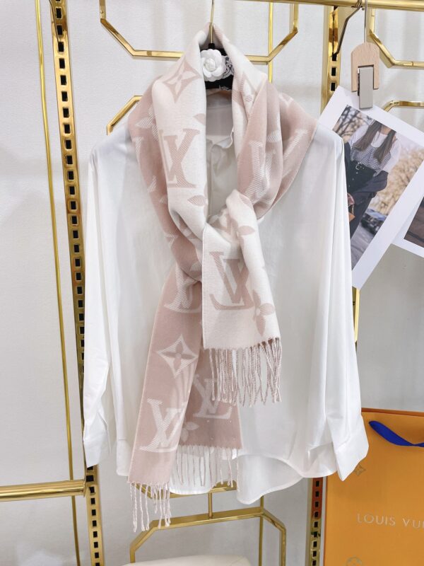 Louis Vuitton Essential Monogram Beige/Rose Scarf 180cm/71in M77854
