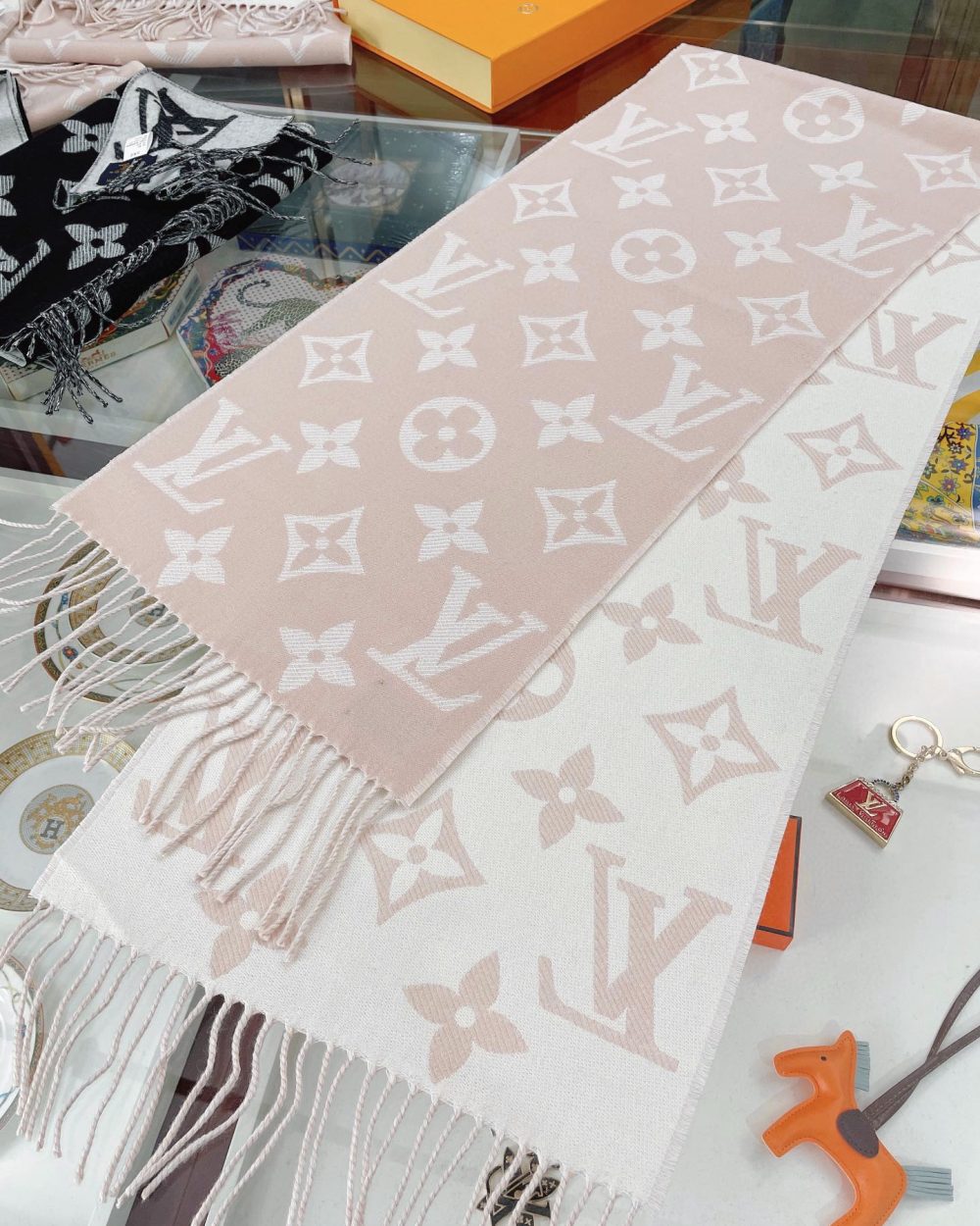 Louis Vuitton Essential Monogram Beige/Rose Scarf 180cm/71in M77854
