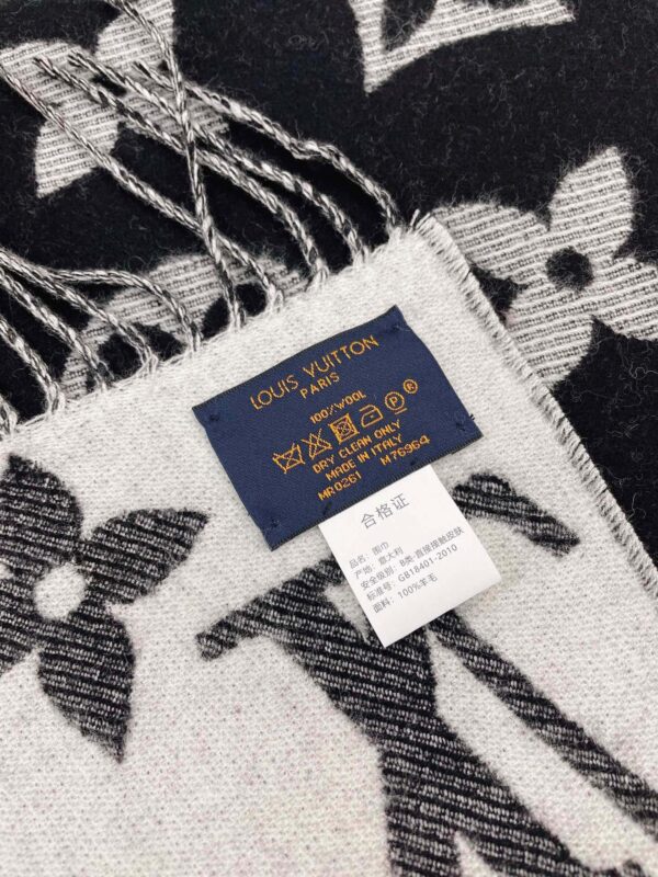 LV Essential Monogram Black/White Scarf