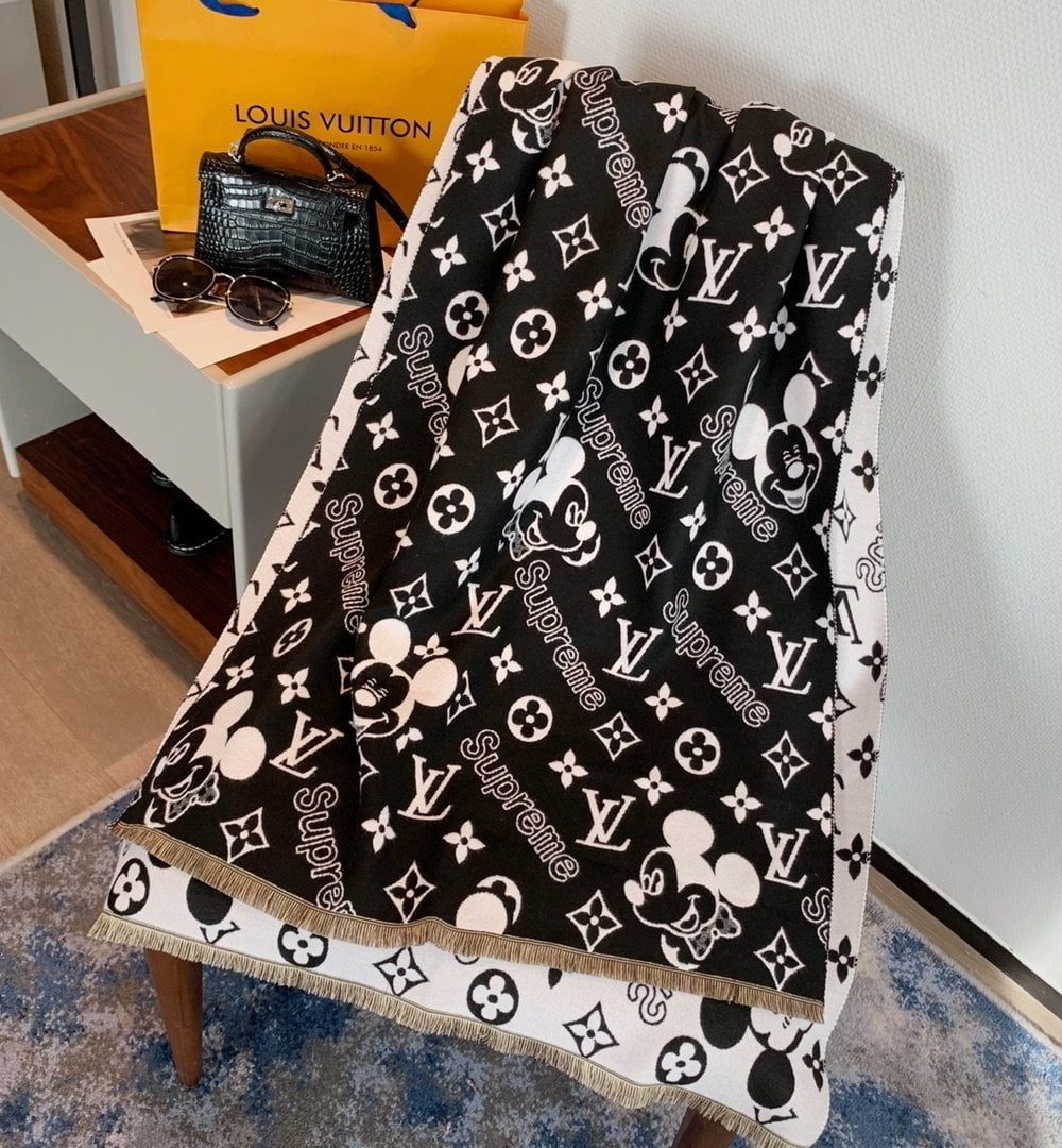 Louis Vuitton Game On Scarf Black 71in/180cm
