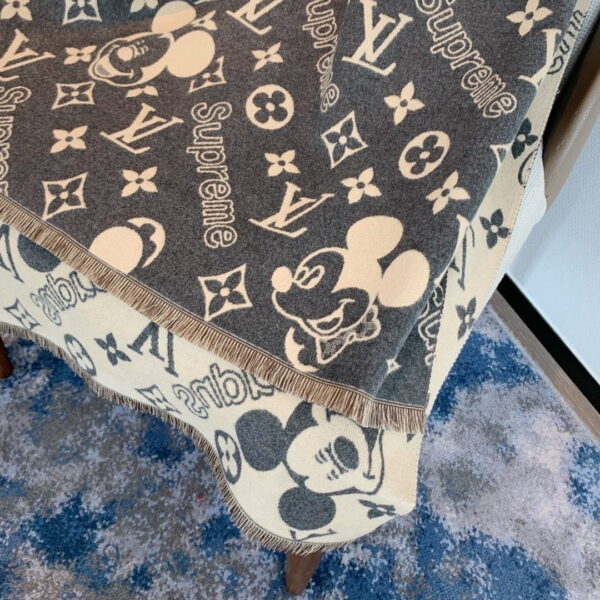 Louis Vuitton Game On Scarf Grey 71in/180cm