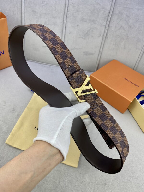 1:1 Replica Louis Vuitton Iconic Reversible LV Belt Brown LV Women Belt