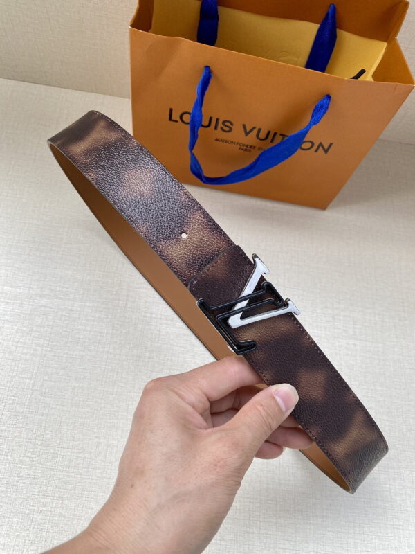 1:1 Replica Louis Vuitton Iconic Reversible LV Belt Brown LV Women Belt