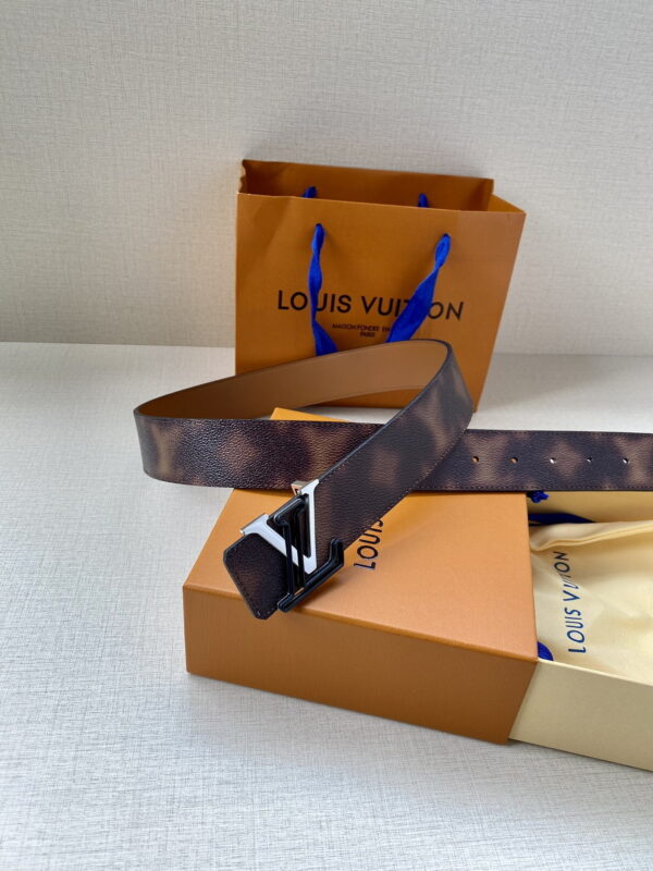 1:1 Replica Louis Vuitton Iconic Reversible LV Belt Brown LV Women Belt