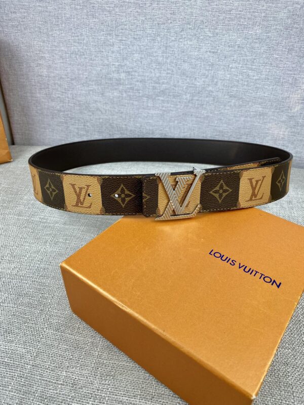 1:1 Replica Louis Vuitton Iconic Reversible LV Belt Brown LV Women Belt