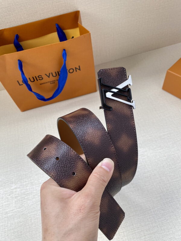 1:1 Replica Louis Vuitton Iconic Reversible LV Belt Brown LV Women Belt