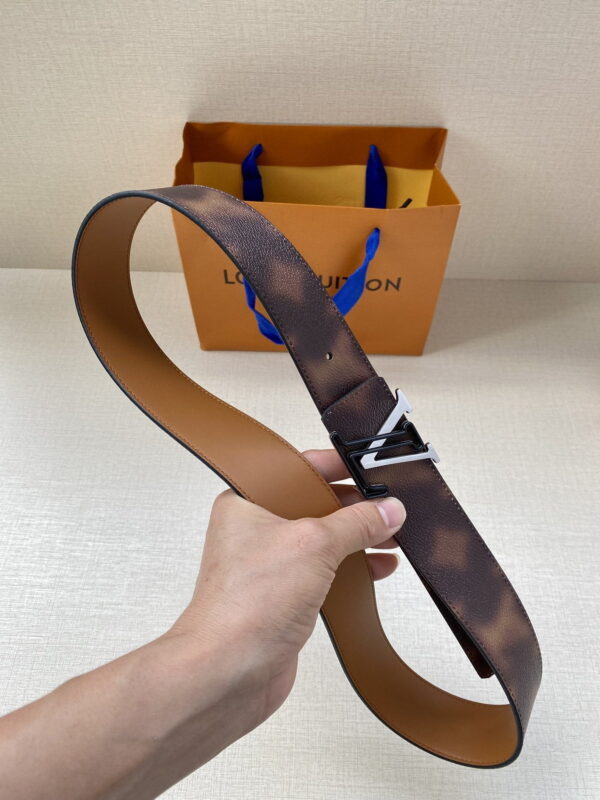 1:1 Replica Louis Vuitton Iconic Reversible LV Belt Brown LV Women Belt