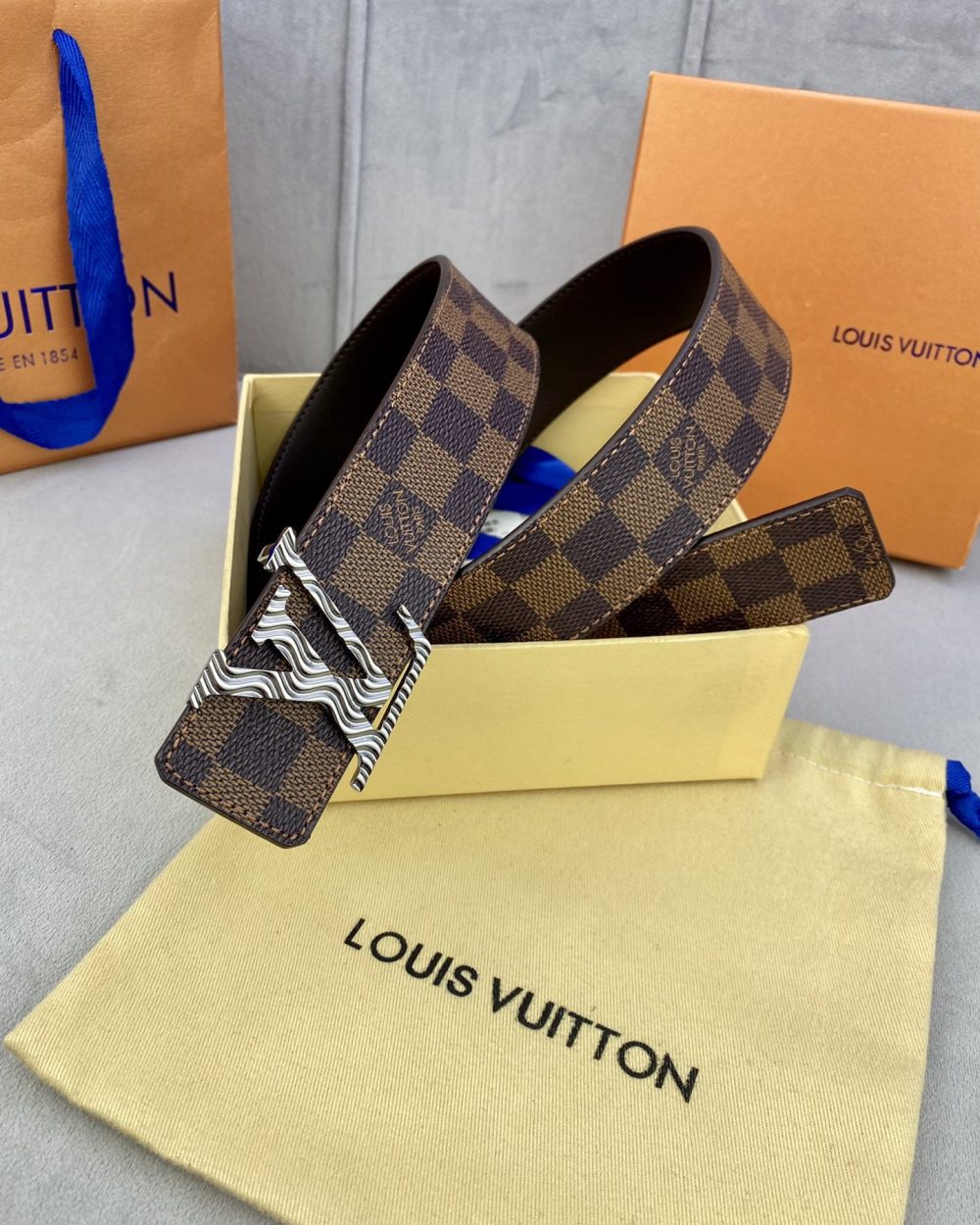 1:1 Replica Louis Vuitton Iconic Reversible LV Belt Brown LV Women Belt