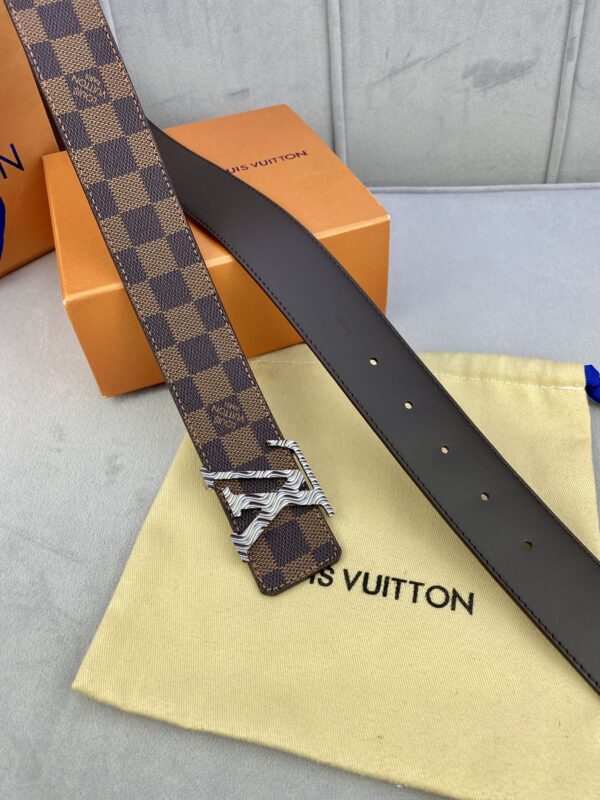 1:1 Replica Louis Vuitton Iconic Reversible LV Belt Brown LV Women Belt