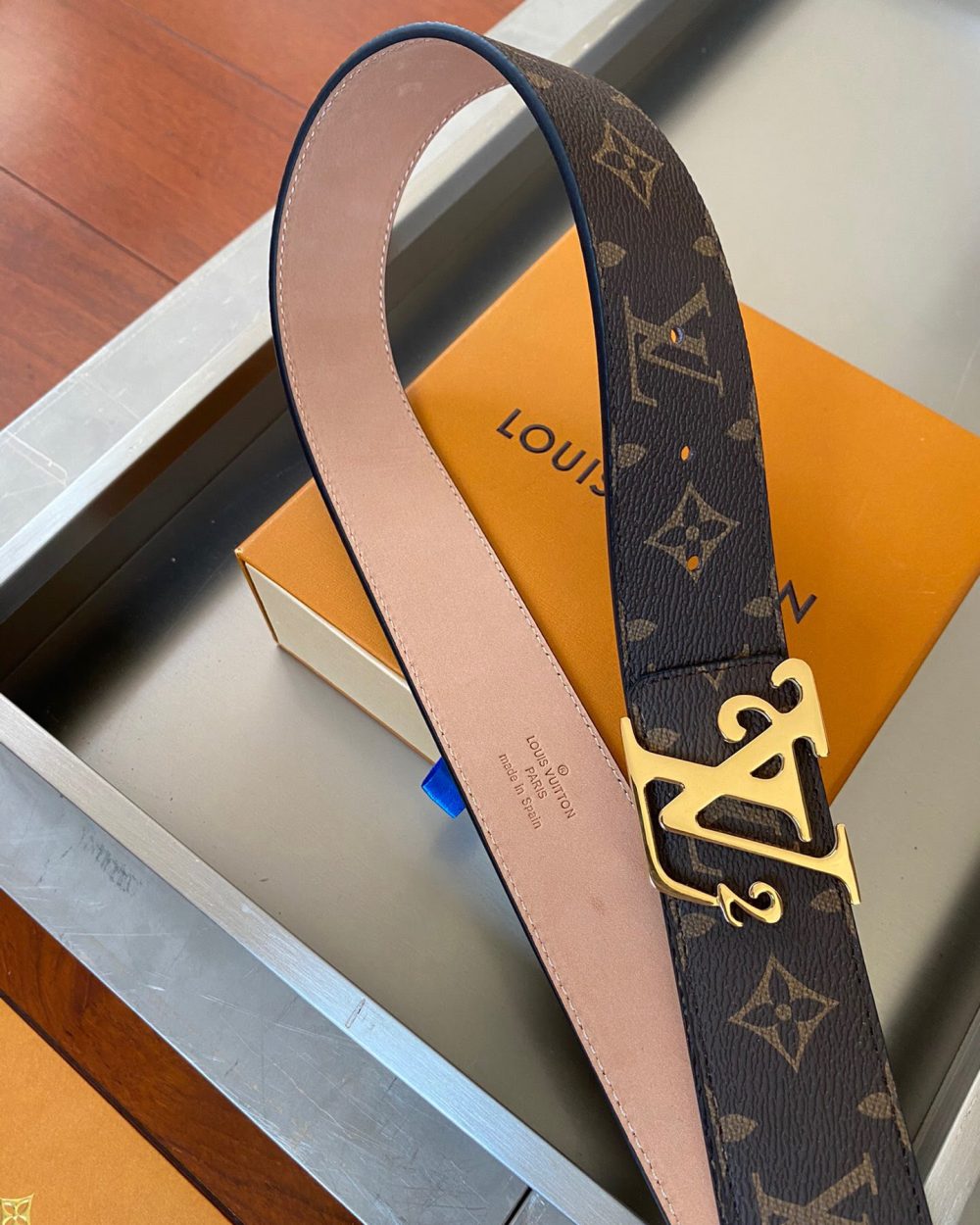 1:1 Replica Louis Vuitton Initiales Reversible LV Belt Monogram Canvas with Gold Toned Hardware LV Women Belt